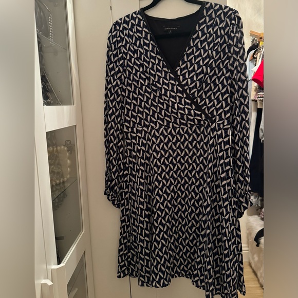 Banana Republic Dresses & Skirts - Banana Republic Patterned Navy Blue Dress